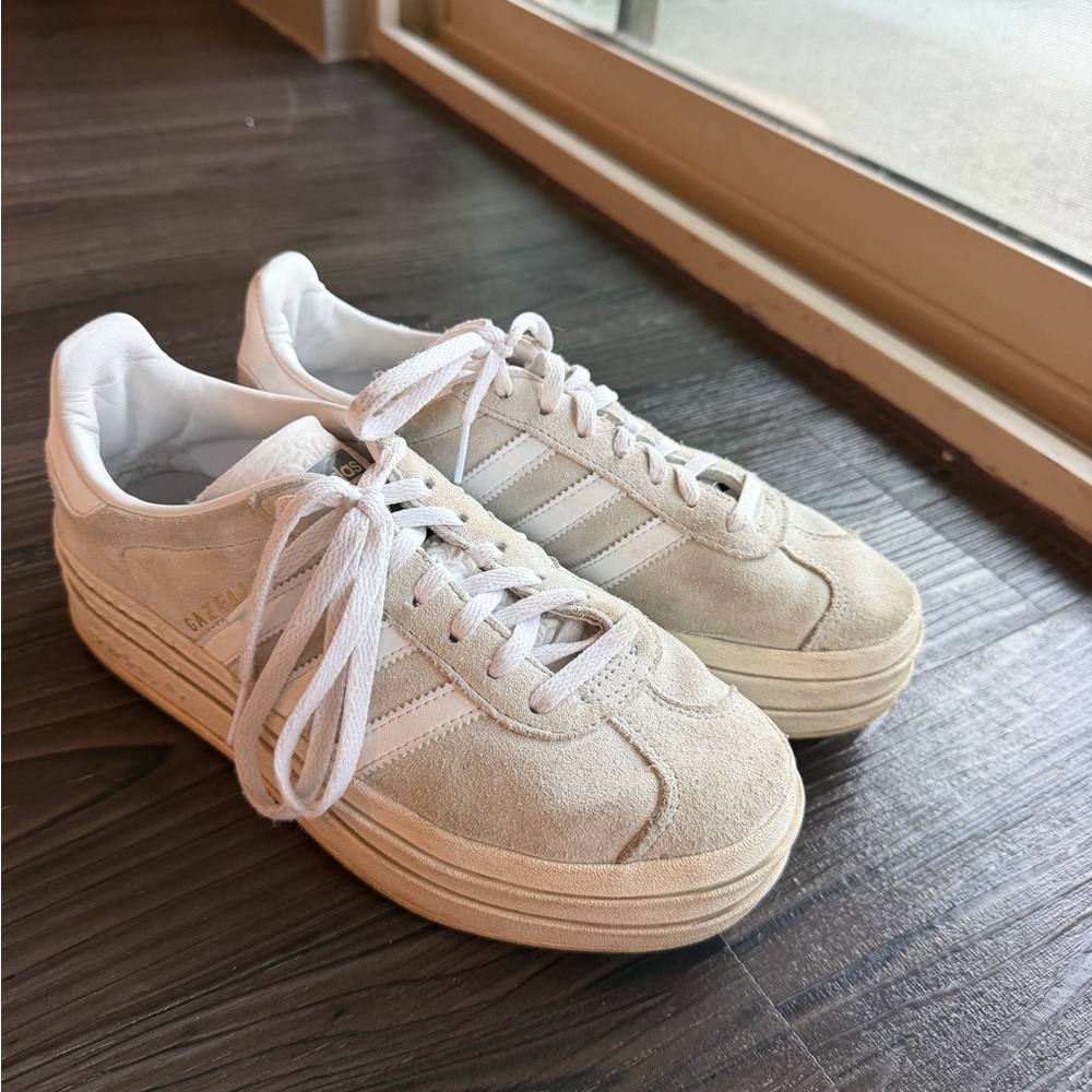 Adidas Women’s GAZELLE BOLD SHOES size 7.5 US used